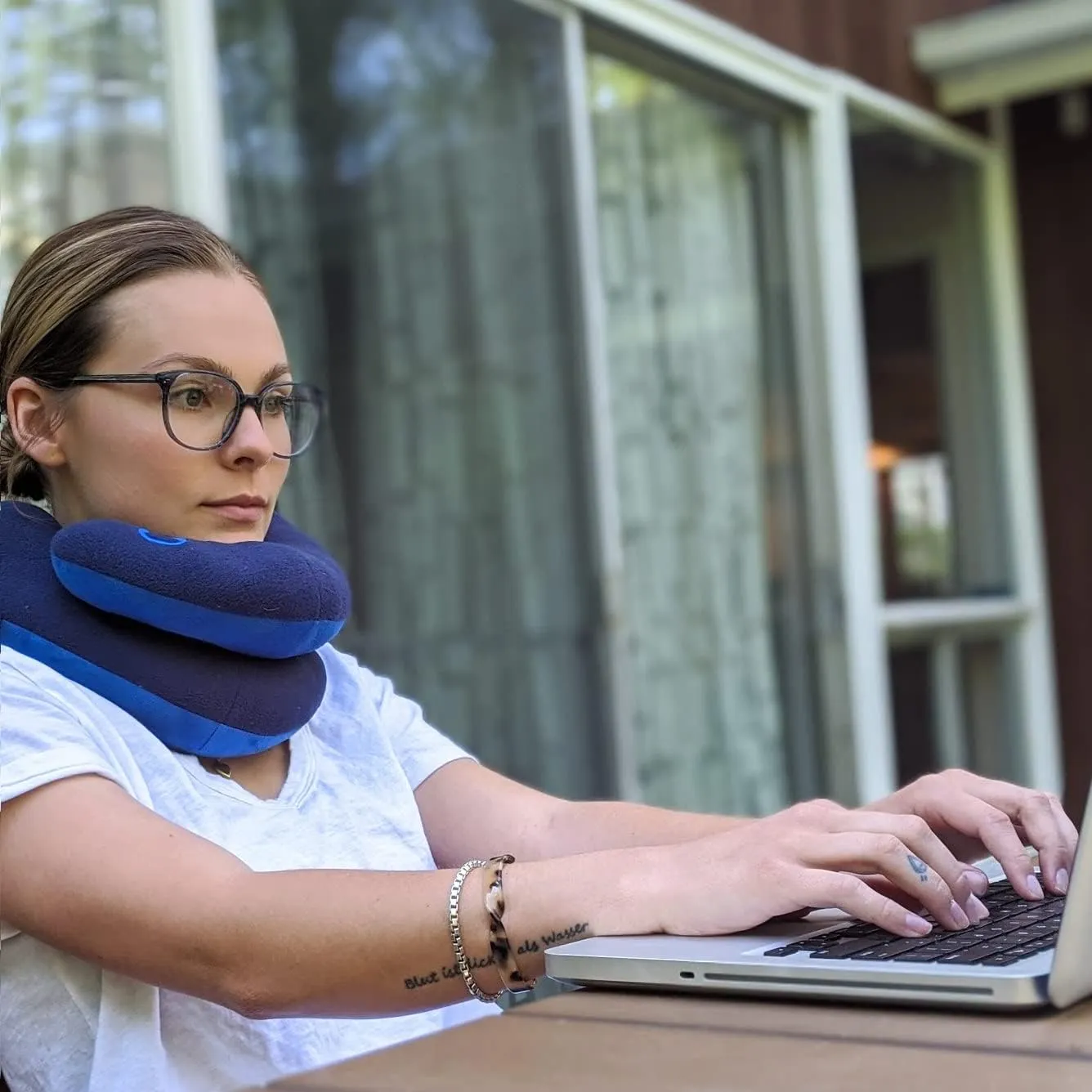 BCOZZY Travel Neck Pillow for Airplane – Patented Double Support for Head, Neck, and Chin. Best for Long Flights, Plane Sleeping, and Car Rides. Adjustable Size. Fully Washable. Carry Bag. Large, Gray