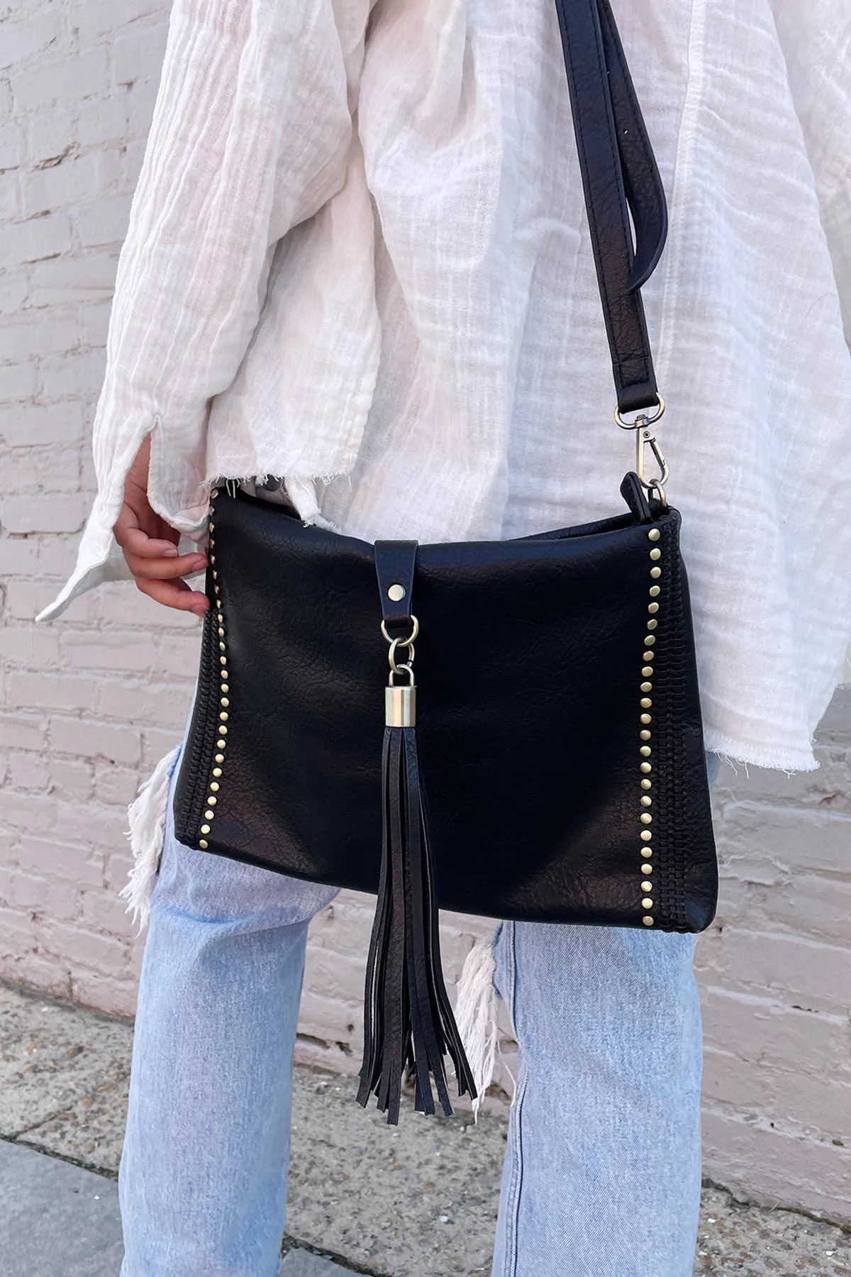 Crossbody w/ Grommet