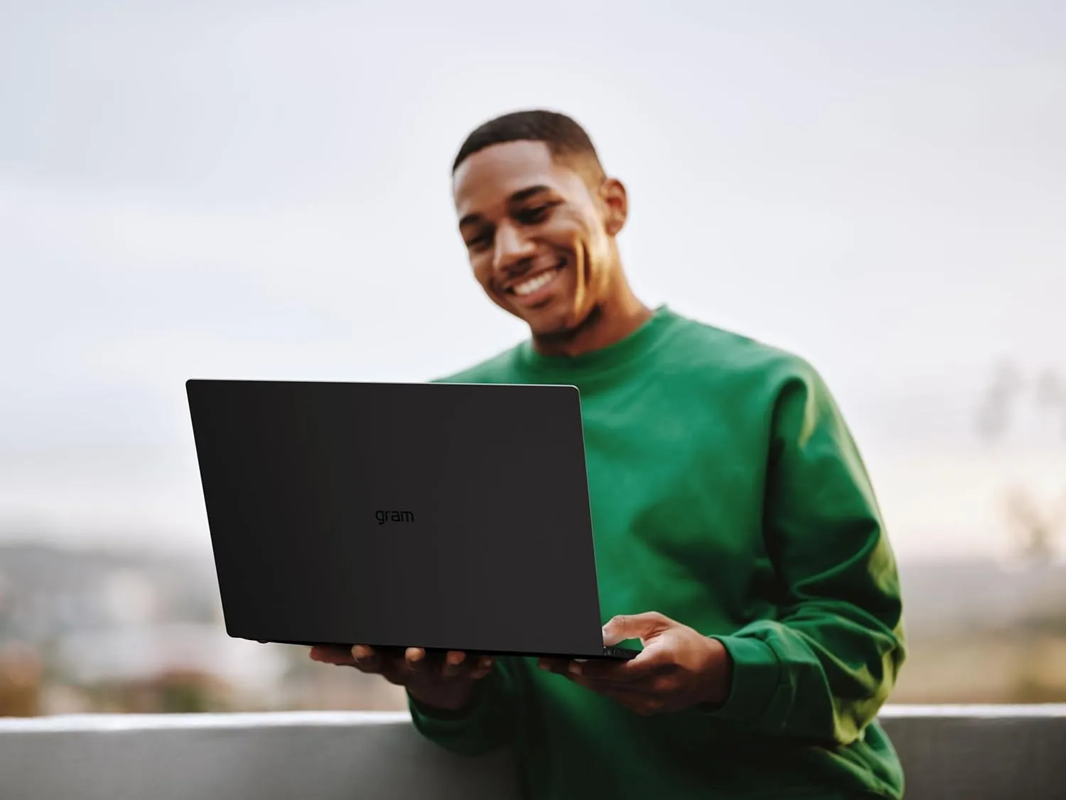 LG gram Pro 16-inch Lightweight Laptop Computer, Intel Evo Edition Powered by Intel Core Ultra7 258V Processor, Copilot  Windows 11 Home, 16GB RAM, 1TB SSD - Metal Gray