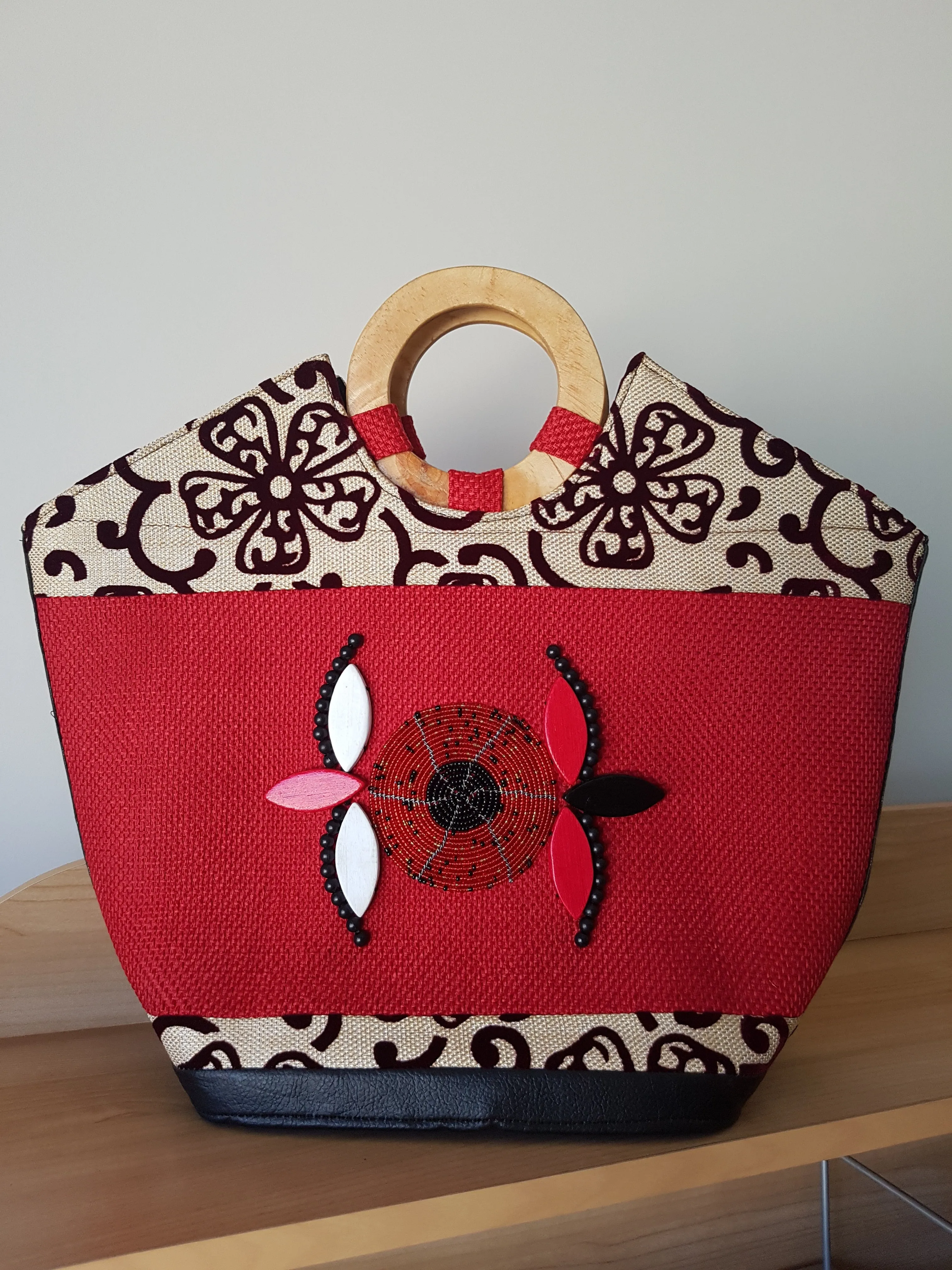Stylish Elite with wooden handle
